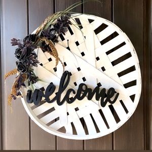 White tobacco basket ( comes plain w/o welcome sign or flowers)